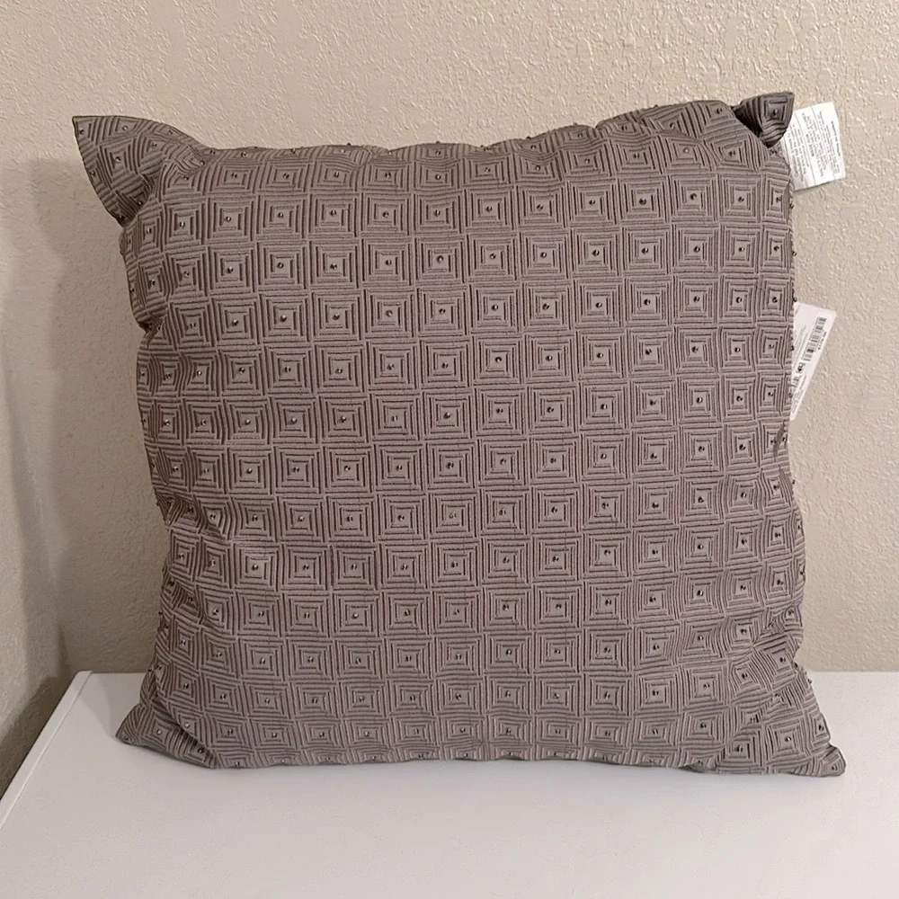 Hotel Collection Honeycomb Trellis 20x20 pillow NWT